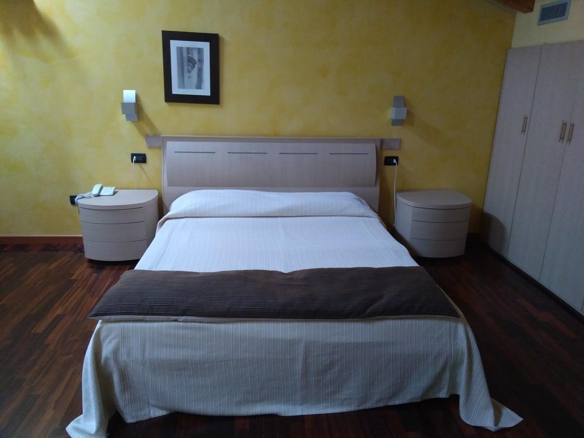 Hotel Fontana Santa Grumello del Monte Extérieur photo